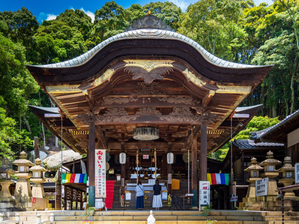 「厄除けの総本山」として名高い由加神社本宮です。